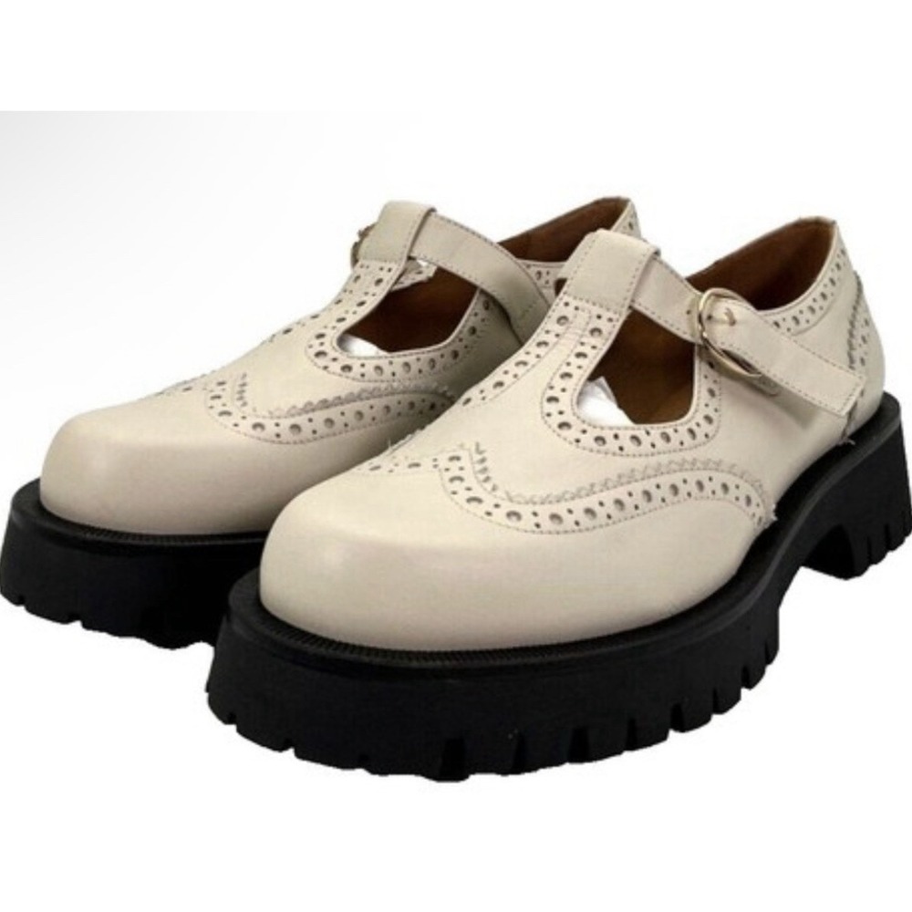La Canadienne Braelyn Mary Jane Loafer Off White Size 37 US 6.5 T Strap Lug Sole